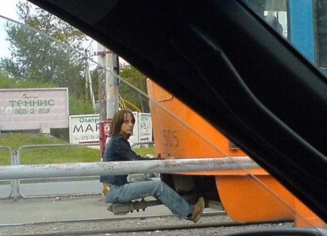 Quá giang, quá nguy hiểm!