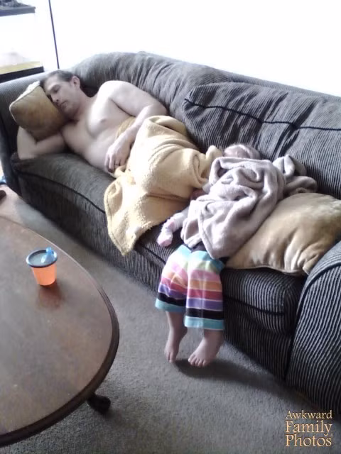 Khi hai ta cùng lăn ra ngủ.