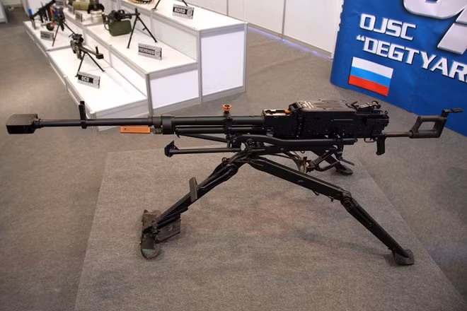 Tùy các biến thể khác nhau, mỗi khẩu Kord có thể nặng từ 25 tới 80 kg. Súng bắn loại đạn kích thước 12,7x108 mm với tốc độ đạt 650 tới 750 viên/phút. Tầm bắn hiệu quả là 2.000 m với băng đạn dây chứa 50 viên.