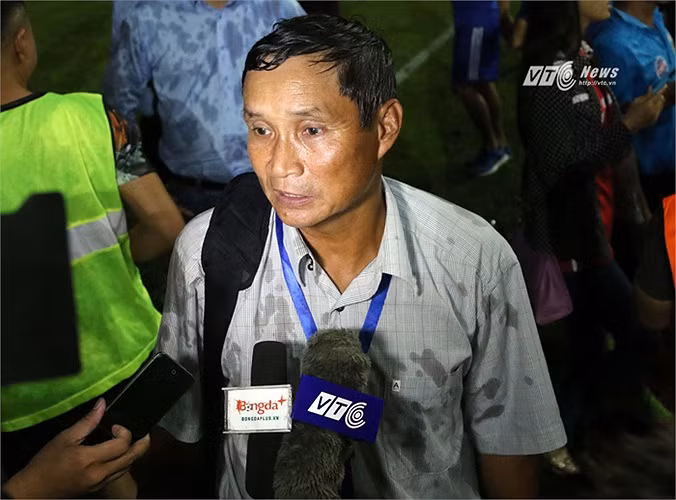 Đã có thời điểm B.Bình Dương để FLC Thanh Hóa qua mặt. Song FLC Thanh Hóa bất ngờ để thua Đồng Nai rồi sau đó là chính B.Bình Dương nên đành ngậm ngùi nhìn đội bóng đất Thủ đăng quang sớm 2 vòng đấu.