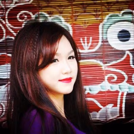 Cô bạn chia sẻ: "Theo mình để trở thành một biên tập viên giỏi thì phải có kinh nghiệm viết lách. Việc đọc nhiều, viết nhiều sẽ giúp mình dễ dàng biên tập các mẩu tin viết".