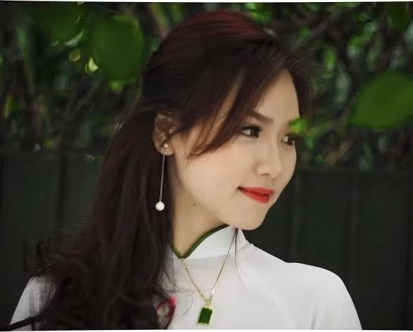 Hiện trang cá nhân facebook của cô có hơn 40.000 lượt theo dõi.