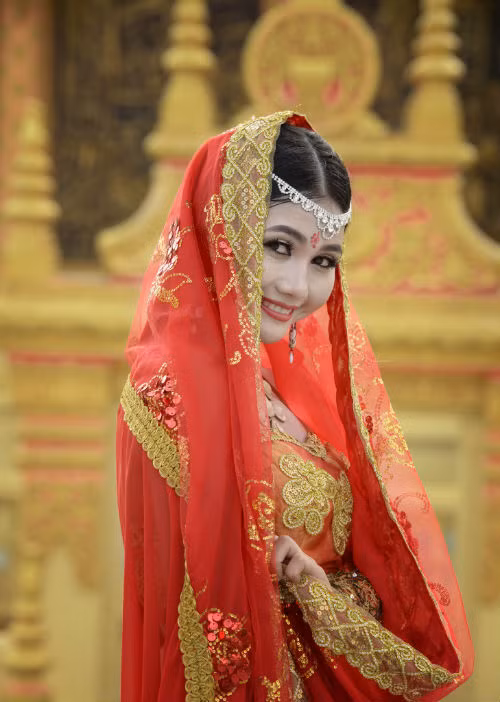 Bên cạnh đó, ngoài sở hữu nhan sắc xinh đẹp, cô bạn 9X, tốt nghiệp Khoa Sư phạm Nhạc họa trường Đại học Văn hóa Nghệ thuật Quân Đội, cũng sở hữu thành tích học tập đáng nể với 4 năm liền là sinh viên giỏi và tích cực tham gia nhiều hoạt động của trường.