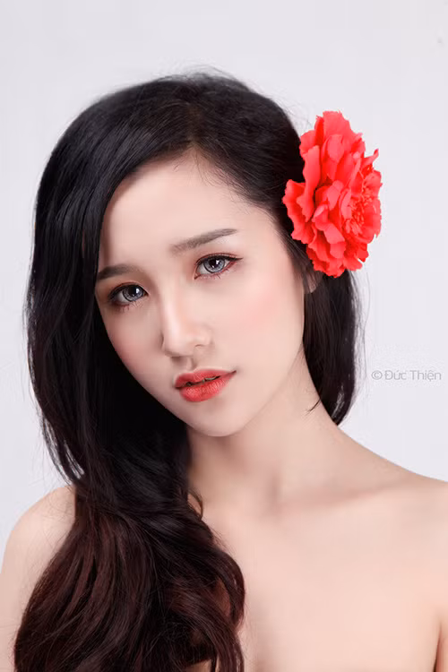 Ánh mắt đẹp, cuốn hút người xung quanh. Ảnh: Đức Thiện.