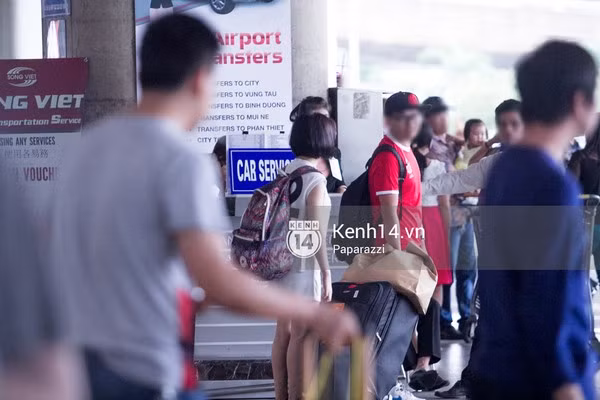 ... rồi trở ra ngoài...