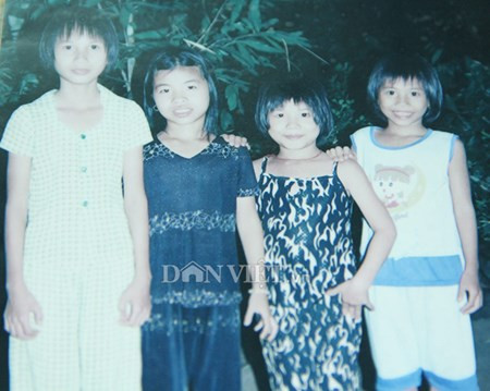 Khó ai nhận ra siêu kình ngư (thứ 3 từ trái qua) với khuôn mặt bầu bĩnh đáng yêu.