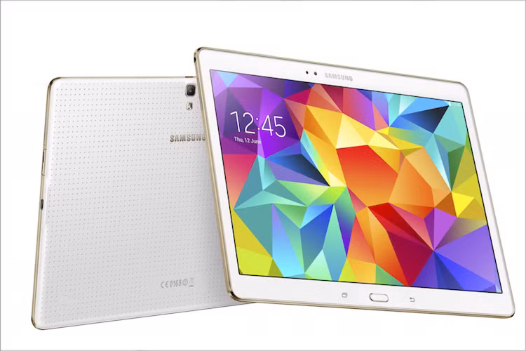 3. Samsung Galaxy Tab S: Samsung Galaxy Tab S có hai phiên bản: 8.4 inch và 10.5 inch. Ngoài giá thành phải chăng, Samsung Galaxy Tab S còn gây ấn tượng với màu sắc hiển thị rất sắc nét trên màn hình SuperAMOLED giúp tiết kiệm pin.