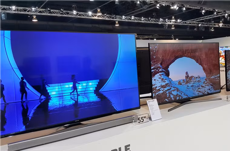 Ngay cả những chiếc TV FullHD phẳng cũng được trang bị những công nghệ cập nhật nhất của 2015.