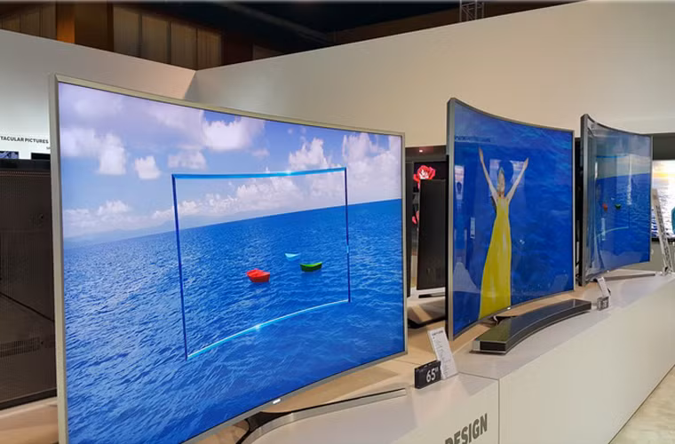 Nếu không đủ tiền mua 2 "con quái vật" công nghệ trên, người dùng có rất nhiều lựa chọn vừa túi tiền hơn.