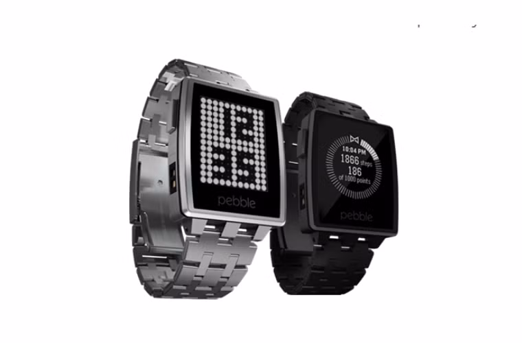 Đồng hồ thông minh Pebble Steel: Chỉ với 199 USD bạn có thể sở hữu cho mình một sản phẩm Pepple Steel Smartwatch vừa hợp túi tiền vừa đáng tin cậy. Pin sản phẩm này có thể trụ được một tuần và có hàng ngàn ứng dụng trong kho cho bạn thoải mái lựa chọn. Một điều quan trọng không kém là trông nó vô cùng thời trang khi được đeo trên cổ tay của bạn.