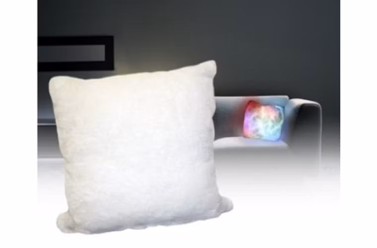 Gối Thumbs Up! Moonlight Cushion: là một dạng gối chạy bằng pin, có thể phát sáng sử dụng hệ thống đèn LED được trang bị dưới lớp lông mềm min của gối. Sản phầm này đủ êm để bạn sử dụng như một chiếc gối ngủ và phát ra ánh sáng mờ ảo đủ để trở thành một chiếc đèn ngủ độc đáo.