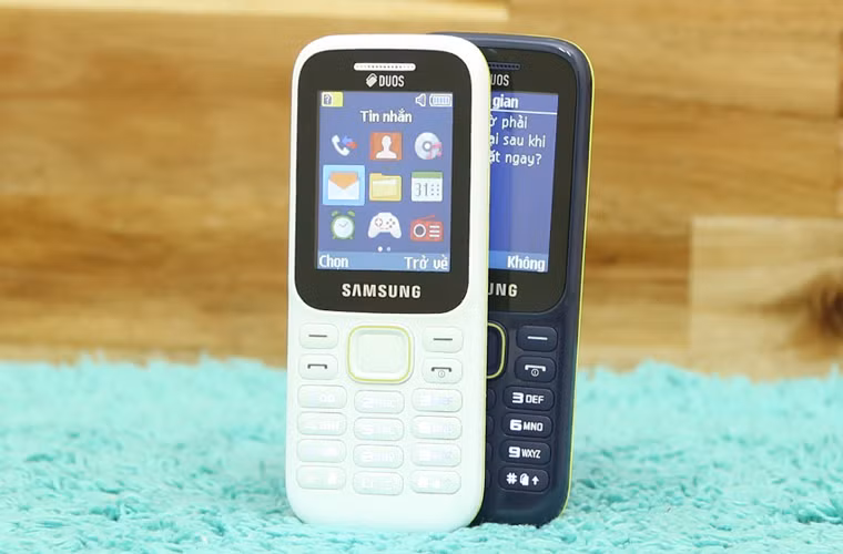 Samsung Piton B310 hỗ trợ 2 sim. Máy rất nhẹ, nhỏ gọn, chất lượng nghe gọi tốt, thời lượng pin lâu, có thời gian chờ lên đến vài ngày. Bạn có thể giải trí với các game Rắn ăn mồi, Sudoku… hay nghe radio khi kết nối với tai nghe. Giá: 490.000 đồng.