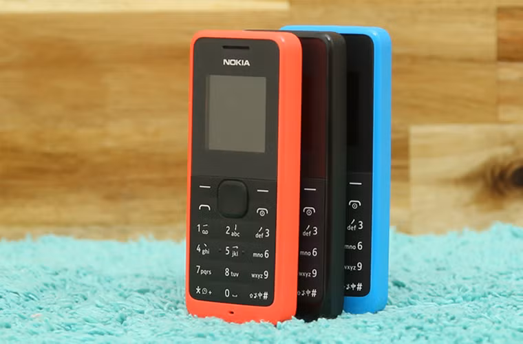 Điện thoại Nokia 105 có pin siêu khỏe với thời gian thoại lên tới 12.5 giờ với dung lượng pin là 800 mAh. Thời gian chờ của máy lên tới 35 ngày. Giá: 420.000 đồng.