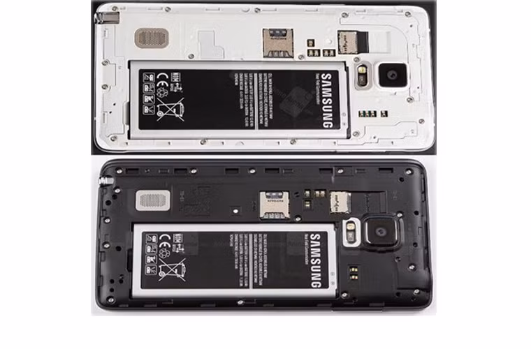  Dung lượng pin: Mặc dù vẫn chưa thể chắc chắn dung lượng pin của S6 và S6 Edge có khác nhau hay không. Nhưng từ việc độ dày của Note Edge mỏng hơn so với Note 4, chính vì thế không gian dành cho pin sẽ nhỏ hơn. Còn việc Samsung có áp dụng phương thức tương tự so với S6 Edge hay không thì vẫn còn chưa sáng tỏ.