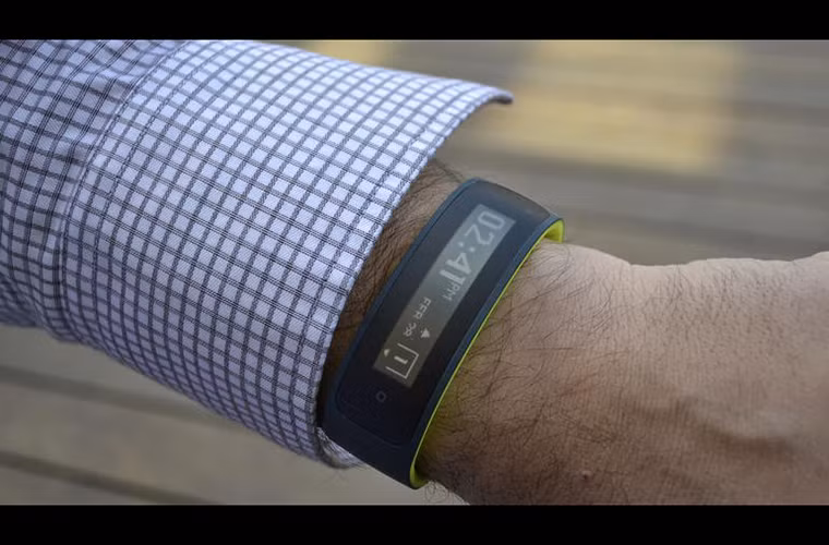 Ngoài việc hiển thị giờ thì vòng đeo tay thông minh của HTC còn cung cấp các thông tin liên quan đến sức khoẻ người dùng.