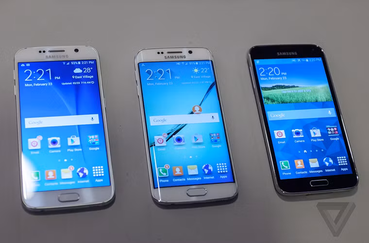 Từ trái sang phải, Galaxy S6, Galaxy S6 Edge và Galaxy S5.