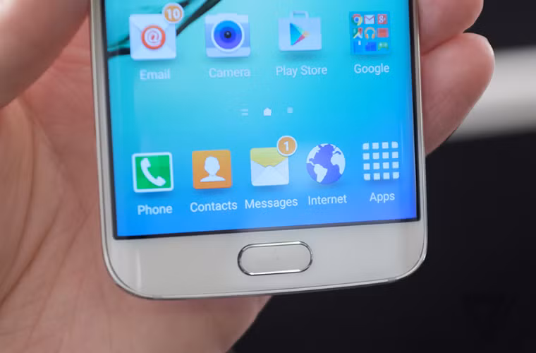 Nút hôm vẫn là dạng chữ nhận bo tròn giống như các dòng Galaxy khác của Samsung.