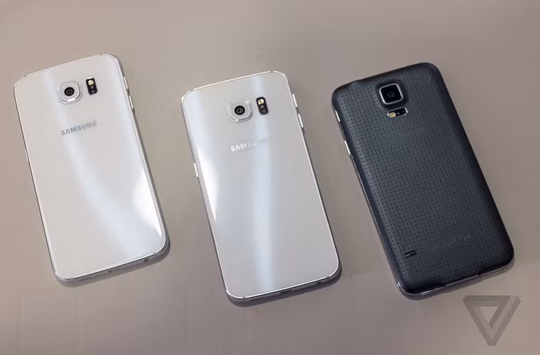 Mặt lưng dòng S6 sở hữu thiết kế hoàn toàn mới.