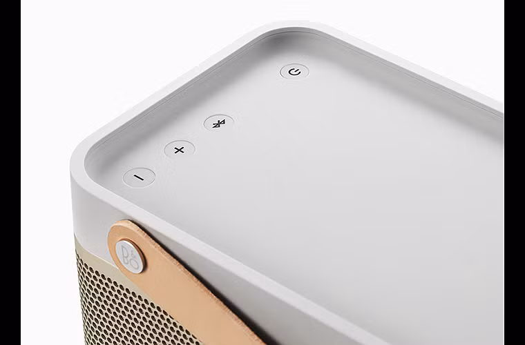 Các nút tăng giảm âm lượng, nút nguồn đều được đặt ở phía trên thùng loa.