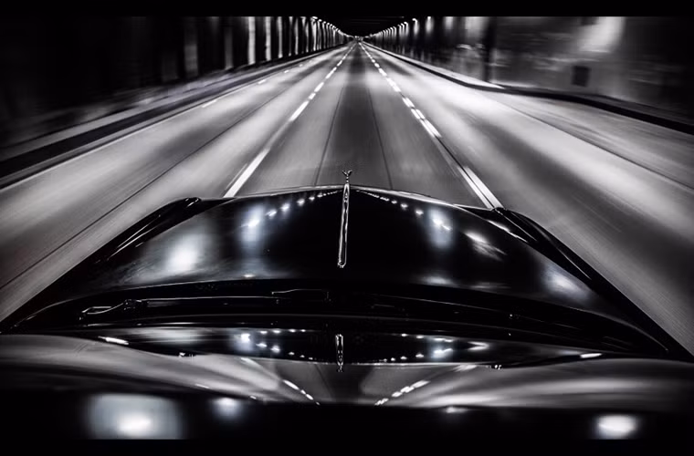 Chiếc mui trần mới của Rolls-Royce có khả năng tăng tốc từ 0 lên 97 km/h sau 5,6 giây và đạt tốc độ tối đa 241 km/h.