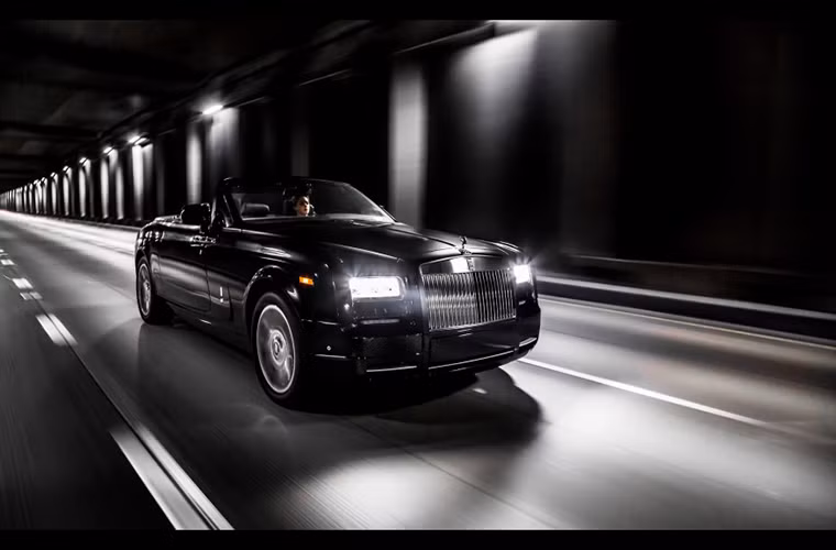 Những đường nét riêng biệt đã trở thành huyền thoại, và gắn liền với thương hiệu siêu sang.