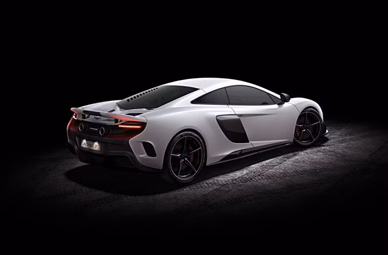 Các kỹ sư của McLaren cũng tập trung vào việc giảm trọng lượng tổng thể cho chiếc xe.