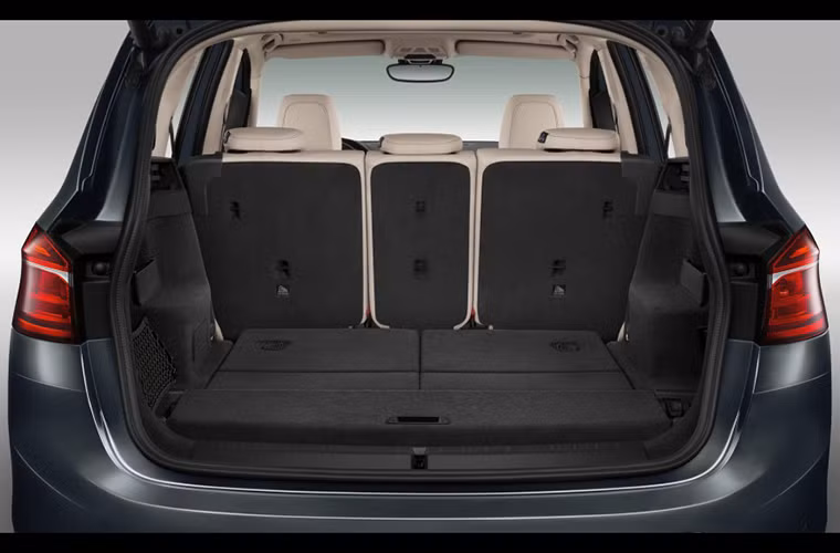 Nếu chỉ sử dụng 5 chỗ ngồi, không gian chứa đồ sẽ trở nên vô cùng rộng rãi.