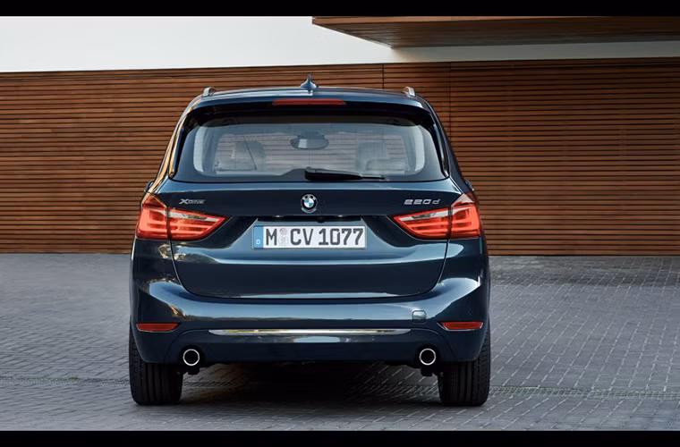 Phần đuôi được cải tiến để phù hợp cho thiết kế mới.