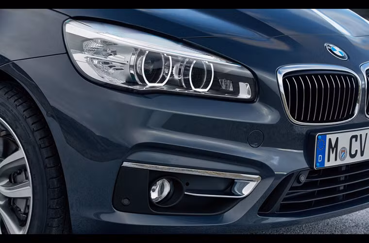 Cụm đèn trước được trang bị nhiều công nghệ tiên tiến của BMW.