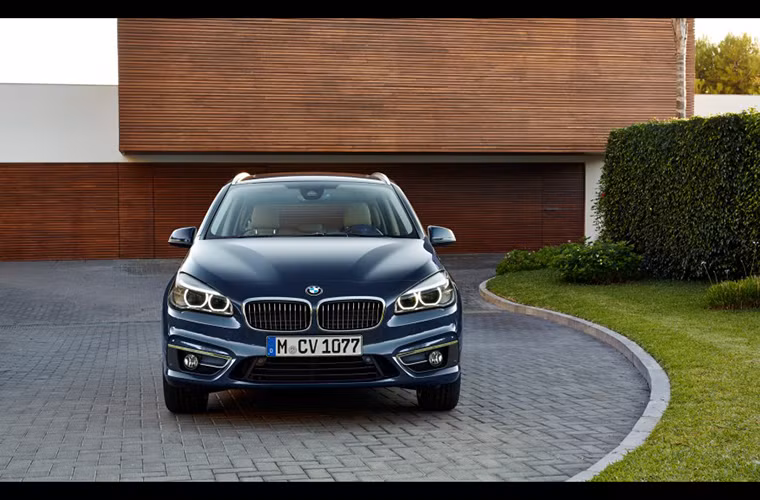 BMW 2-Series Gran Tourer hướng đến khách hàng là gia đình mong muốn sở hữu xe nhỏ với giá mềm, đồng thời có nhiều tiện ích dành cho trẻ em.