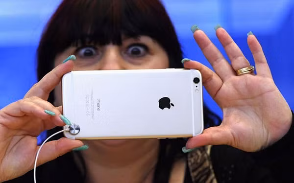 Apple phai vay hon 6.5 ty USD du loi nhuan 