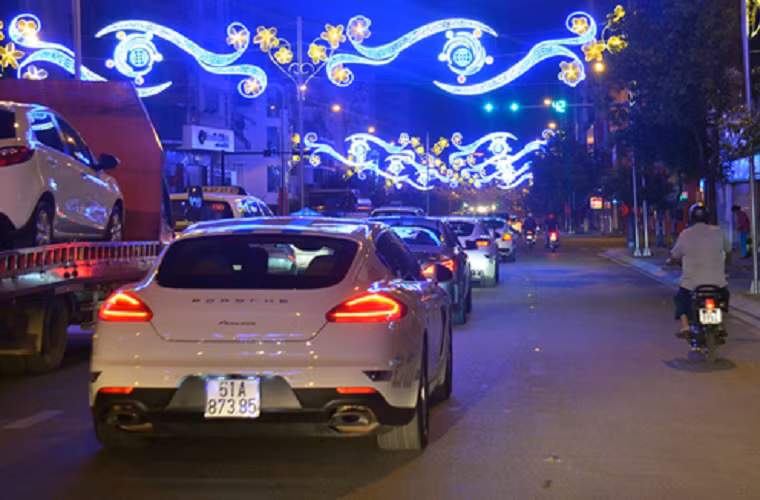 Câu lạc bộ Việt Nam Team thực hiện chuyến du xuân đầu năm 2015 với hành trình xuyên quốc gia.