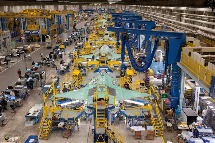 Điều này có thể khiến mốc thời gian để UAE chính thức sở hữu chiếc tiêm kích tàng hình thế hệ năm tối tân trên bị trì hoãn thêm một khoảng thời gian khá dài nữa, nhất là khi Mỹ còn phải hoàn thành hợp đồng với nhiều đối tác khác.