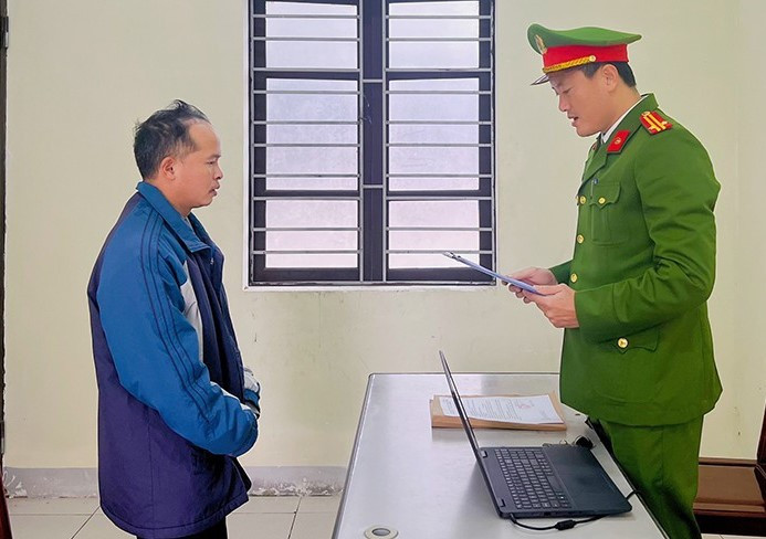 Khởi tố đối tượng “cõng” 3 tiền án đi… trộm xe máy Khoi to doi tuong “cong” 3 tien an di… trom xe may