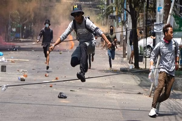 Quan doi Myanmar tuyen bo ngung ban mot thang