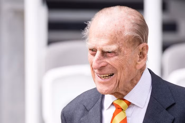 Ông rút khỏi các nhiệm vụ Hoàng gia Anh năm 2017, khi 96 tuổi.