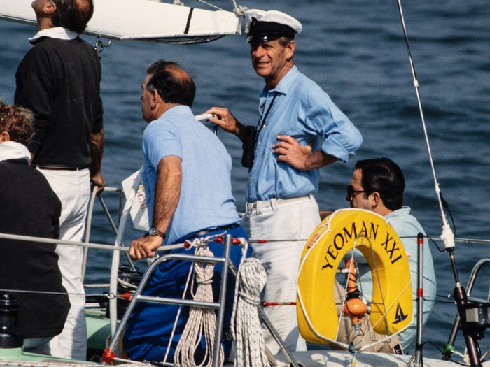 Ông cũng chú trọng đến trang phục thể thao đi biển. Ảnh chụp năm 1982.