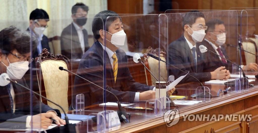 Ông Koo Yoon-cheol cho biết, Hàn Quốc sẽ "thực hiện mọi biện pháp cần thiết" để đảm bảo an toàn cho người dân Hàn Quốc trước nguồn nước bị ô nhiễm từ nhà máy Fukushima. Ảnh: Yonhap.