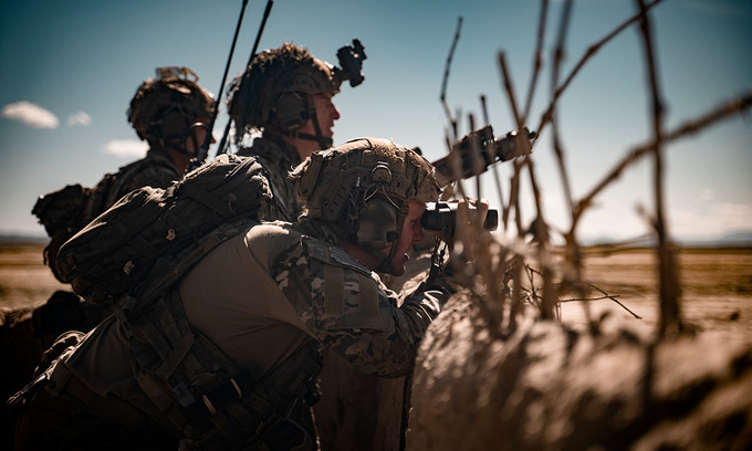 "Để làm được điều đó, chúng tôi cần gấp lại 'cuốn sách' về cuộc xung đột kéo dài 20 năm qua tại Afghanistan và tiến về phía trước, đưa ra những chiến lược hiệu quả để bảo vệ lợi ích an ninh quốc gia của Mỹ", vị quan chức Mỹ nói. Ảnh: Đặc nhiệm Mỹ tham gia một trận đánh tại khu vực đông nam Afghanistan hồi tháng 4/2019. Ảnh: US Army.