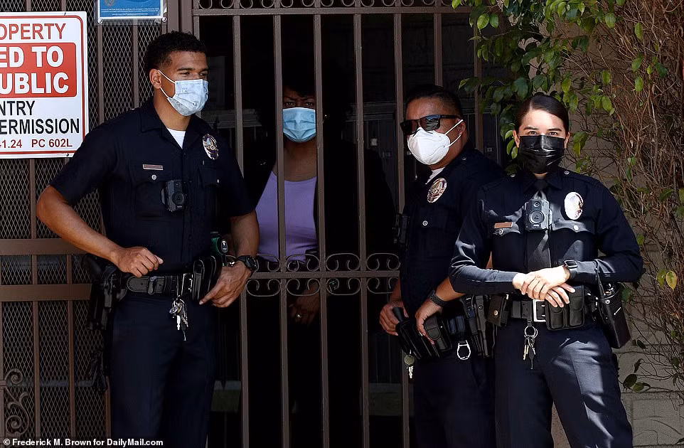 Nghi an me sat hai 3 con nho rung dong nuoc My-Hinh-5