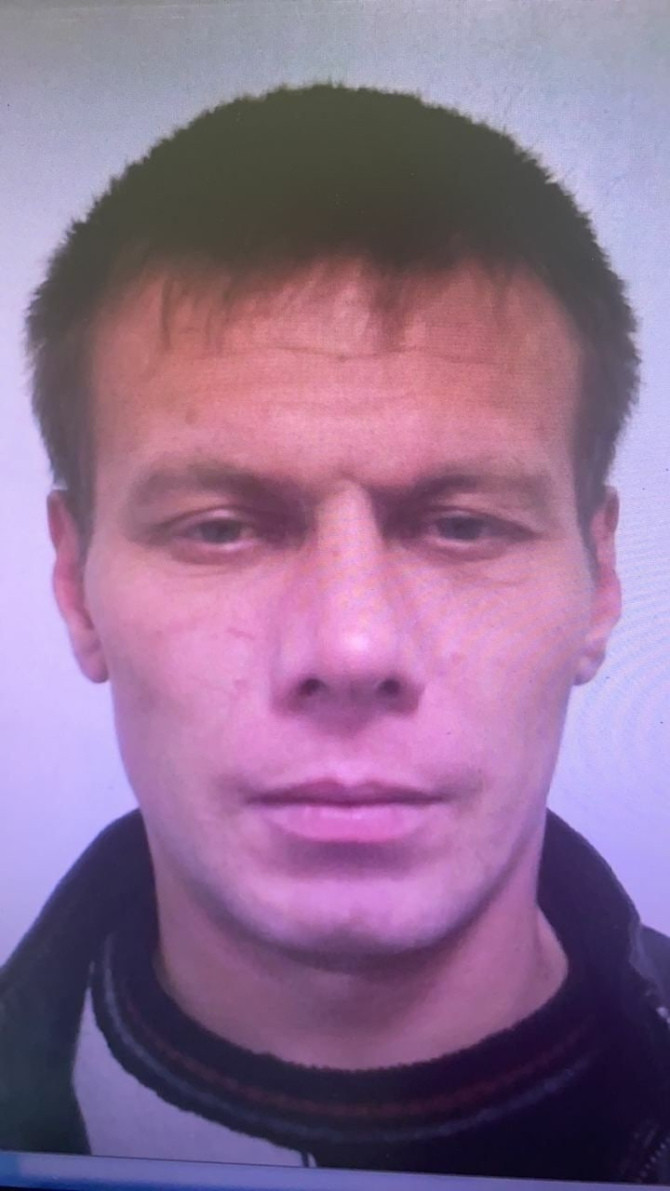 Bé gái biết Surkov là bạn trai cũ của mẹ nên đã đi theo anh ta mà không nghi ngờ điều gì. Người thân của Valeria đã trình báo cảnh sát sau khi không thấy cô bé đi học về. Ảnh: The Sun.