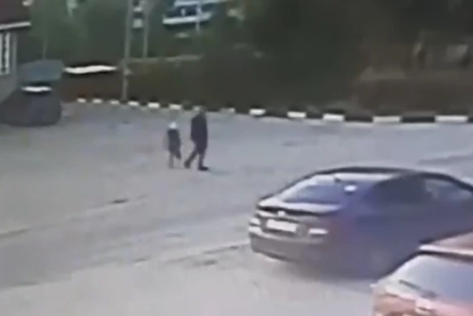 Nguồn tin cho hay, Surkov đã gặp Valeria khi bé gái đang trên đường đi học về. Sau đó, Surkov dụ dỗ nạn nhân vào rừng với lời hứa rằng "sẽ cho cháu thấy một điều thú vị". Ảnh: The Sun.