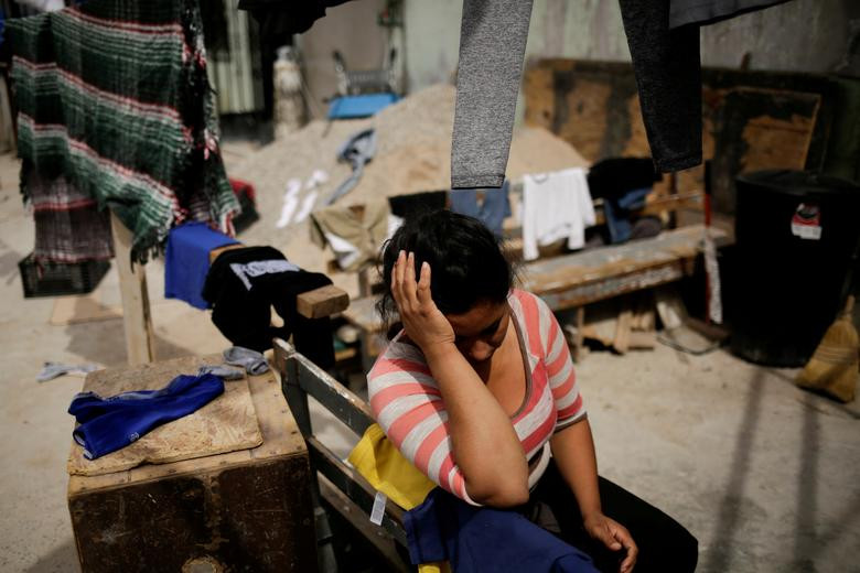 Theo Reuters, nhiều di dân đã vượt biên trái phép vào Mỹ với hy vọng có một cuộc sống tốt đẹp hơn. Tuy nhiên, họ buộc phải quay trở lại phía nam và tìm nơi trú ẩn tạm thời ở Mexico sau khi bị trục xuất. (Nguồn ảnh: Reuters)