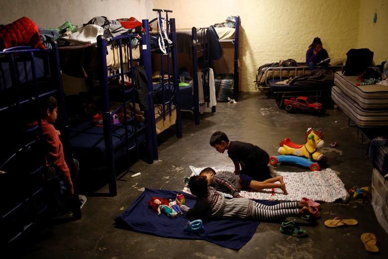 Các em nhỏ chơi đùa trong trung tâm El Buen Samaritano ngày 1/4.