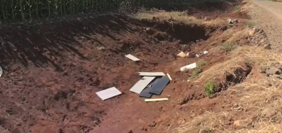 Nguồn tin cho hay, nghi phạm đã thuê người đến mang tủ quần áo đi và vứt nó xuống ven con đường chính dẫn ra khỏi thành phố. Thi thể Gisele được tìm thấy trong tình trạng bị trói sau đó. Ảnh: Hiện trường nơi phát hiện thi thể nạn nhân.