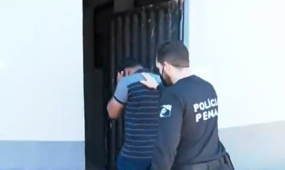 Được biết, nghi phạm, người gốc ở bang Alagoas, miền đông bắc Brazil, đã bị bắt giữ khi trở về nhà với một người phụ nữ khác mà anh ta quen qua mạng.