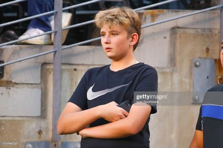 Được biết, cậu con út nhà ông Trump là một fan cuồng nhiệt môn thể thao vua. Câu lạc bộ yêu thích của Barron là Arsenal. Ảnh: Getty.
