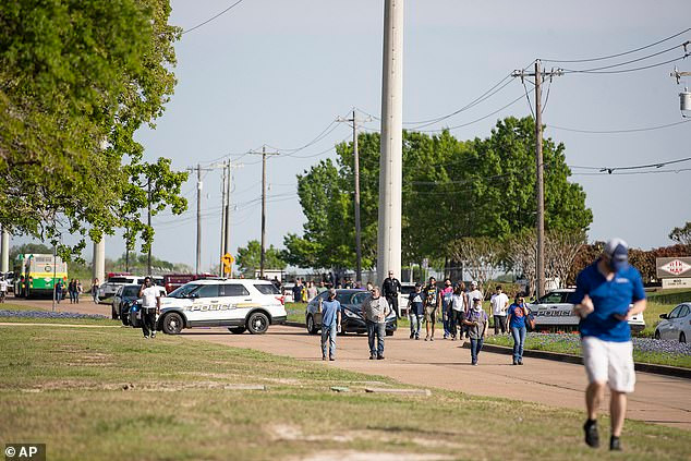 Vụ xả súng tại Bryan xảy ra chỉ vài giờ sau khi Tổng thống Mỹ Joe Biden công bố một loạt các sắc lệnh hành pháp nhằm siết chặt việc kiểm soát súng đạn ở nước này.