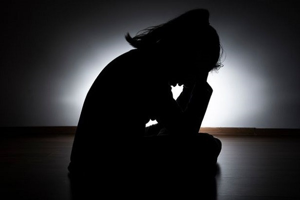 Nu sinh lop 10 bi cuong hiep tap the tren duong tro ve nha