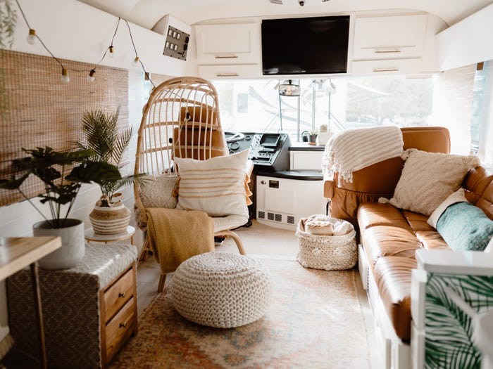 Kinh ngac ben trong ngoi nha xe buyt day du tien nghi-Hinh-13